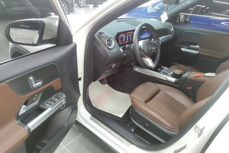 Used Mercedes-Benz GLB 2024 GLB 220 Dynamic Edition Driver Seat