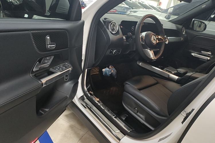 Used Mercedes-Benz GLB 2024 GLB 220 Dynamic Edition Driver Seat