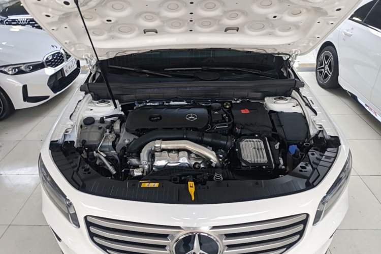 Used Mercedes-Benz GLB 2024 GLB 220 Fashion Model Engine Bay