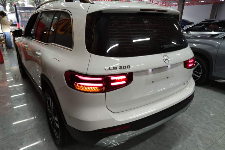 Used Mercedes-Benz GLB 2024 GLB 200 Dynamic Edition Exterior 2