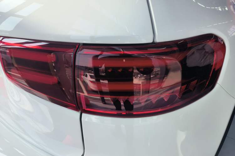 Used Mercedes-Benz GLB 2024 Refresh GLB 220 Dynamic Edition Exterior 3