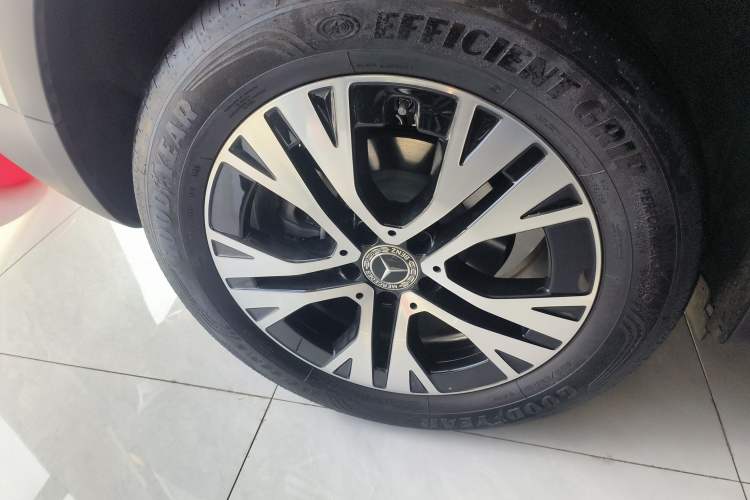 Used Mercedes-Benz GLB 2024 Refresh GLB 220 Dynamic Edition Exterior 5