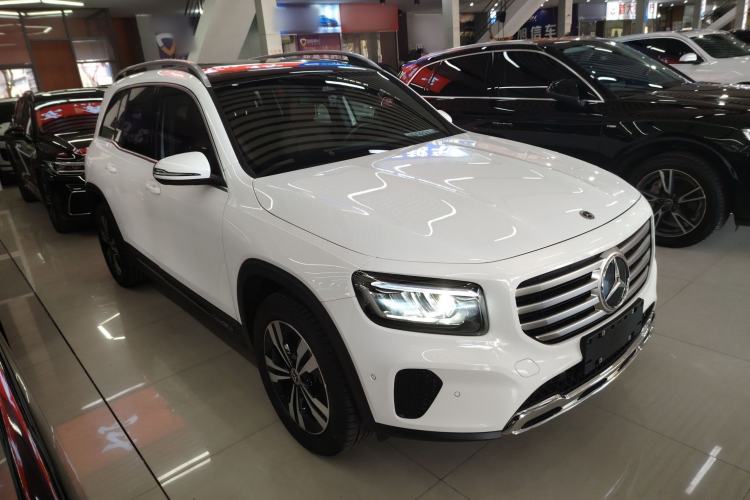 Used Mercedes-Benz GLB 2024-Year Restyled GLB 200 Dynamic Edition Front Right 45 Deg