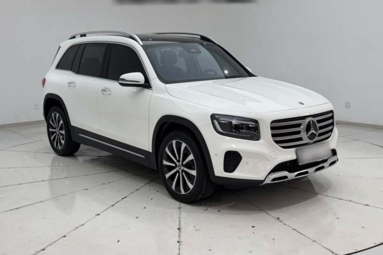 Used Mercedes-Benz GLB 2024 Refresh GLB 220 Fashion Edition Front Right 45 Deg