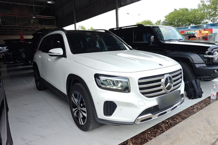 Used Mercedes-Benz GLB 2024 GLB 200 Dynamic Edition Front Right 45 Deg