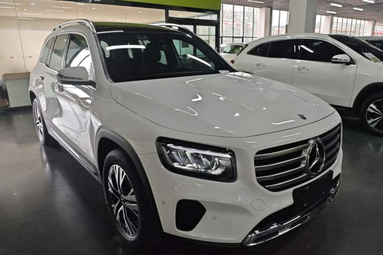 Used Mercedes-Benz GLB 2024 Refresh GLB 220 Dynamic Edition Front Right 45 Deg