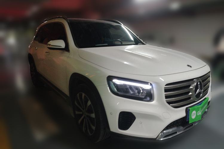 Used Mercedes-Benz GLB 2024 GLB 220 Fashion Model Front Right 45 Deg