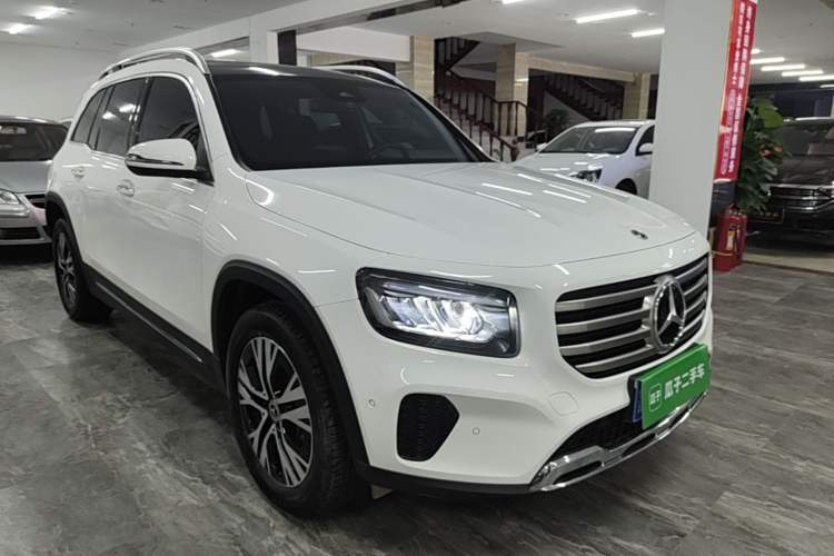 Used Mercedes-Benz GLB 2024 GLB 220 Dynamic Edition Front Right 45 Deg