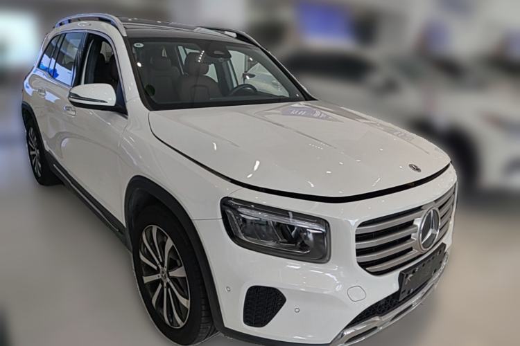 Used Mercedes-Benz GLB 2024 GLB 220 Fashion Model Front Right 45 Deg
