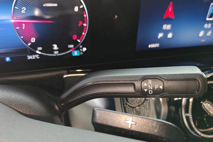 Used Mercedes-Benz GLB 2024 GLB 200 Dynamic Edition Gear Lever