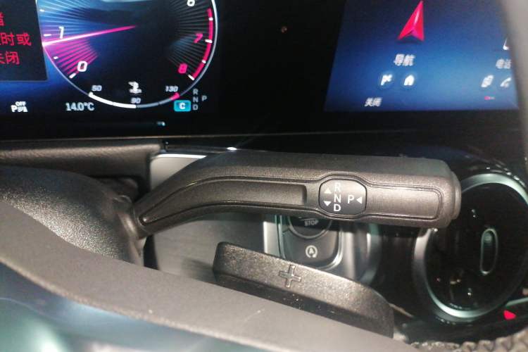 Used Mercedes-Benz GLB 2024 GLB 200 Dynamic Edition Gear Lever