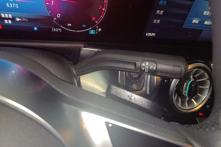 Used Mercedes-Benz GLB 2024 Refresh GLB 220 Fashion Edition Gear Lever