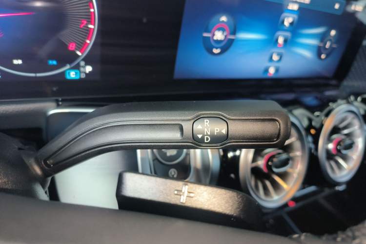 Used Mercedes-Benz GLB 2024 Refresh GLB 220 Dynamic Edition Gear Lever