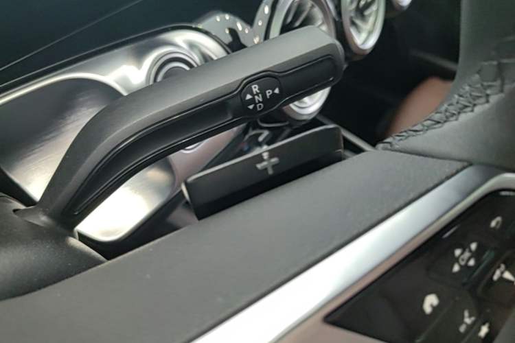 Used Mercedes-Benz GLB 2024 GLB 220 Fashion Model Gear Lever