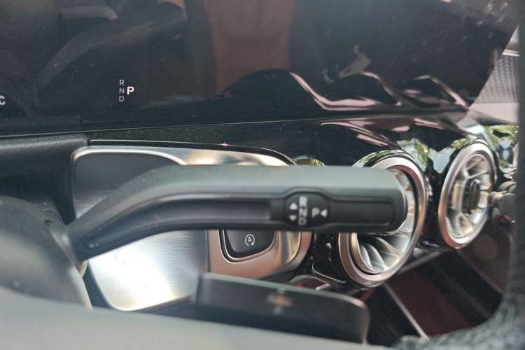 Used Mercedes-Benz GLB 2024 Refresh GLB 220 Dynamic Edition Gear Lever