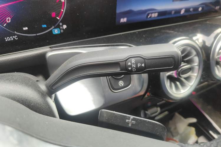 Used Mercedes-Benz GLB 2024 Refresh GLB 220 Dynamic Edition Gear Lever