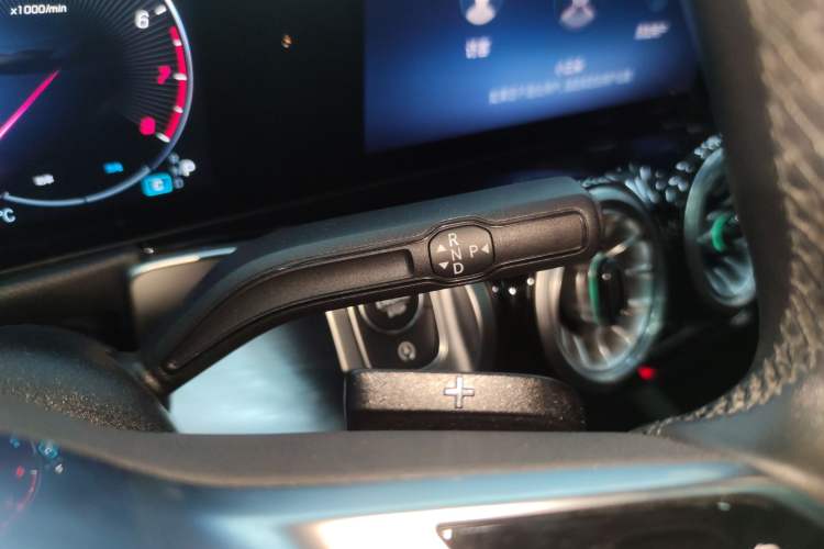 Used Mercedes-Benz GLB 2024 GLB 220 Dynamic Edition Gear Lever