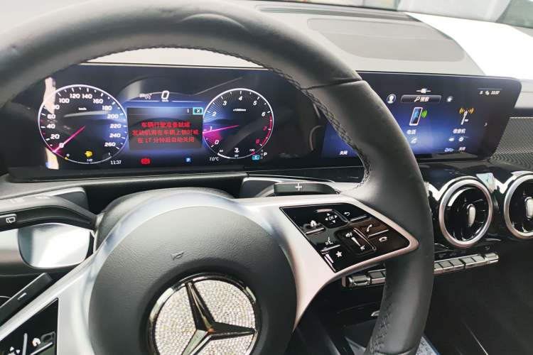 Used Mercedes-Benz GLB 2024-Year Restyled GLB 200 Dynamic Edition Gear Lever