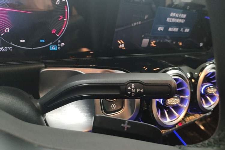 Used Mercedes-Benz GLB 2024 GLB 220 Dynamic Edition Gear Lever
