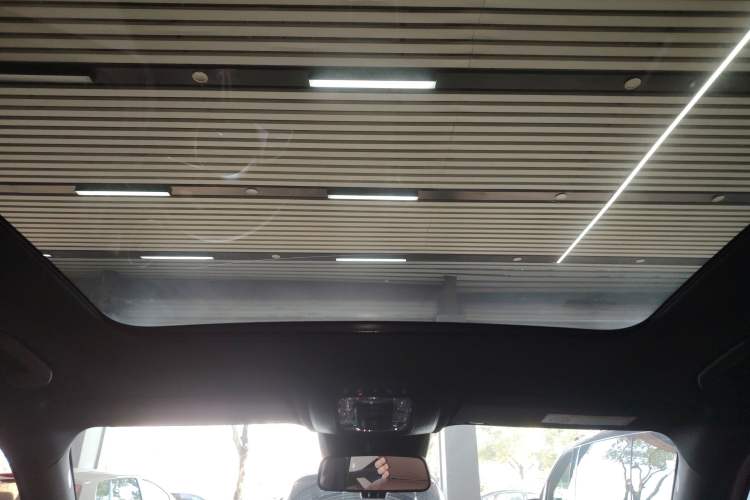 Used Mercedes-Benz GLB 2024-Year Restyled GLB 200 Dynamic Edition Headliner