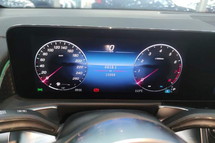 Used Mercedes-Benz GLB 2024 GLB 220 Dynamic Edition Instrument Cluster