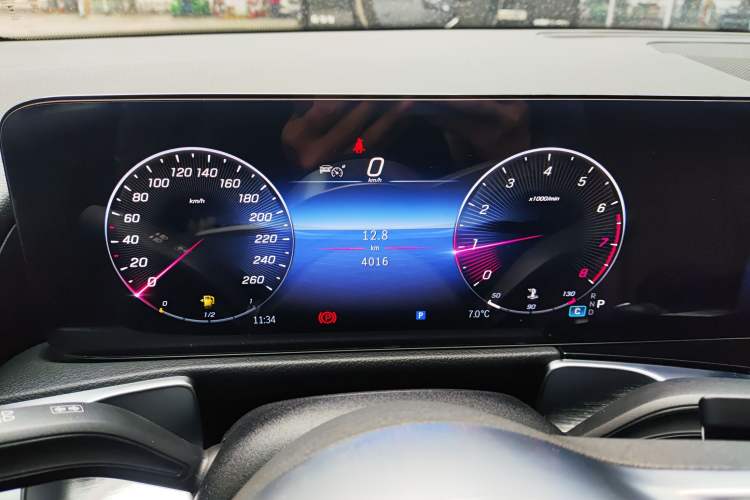 Used Mercedes-Benz GLB 2024-Year Restyled GLB 200 Dynamic Edition Instrument Cluster