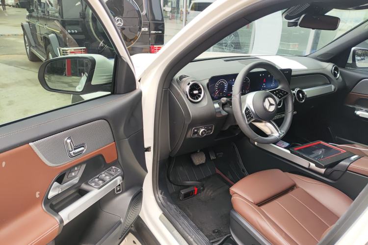 Used Mercedes-Benz GLB 2024-Year Restyled GLB 200 Dynamic Edition Interior 3