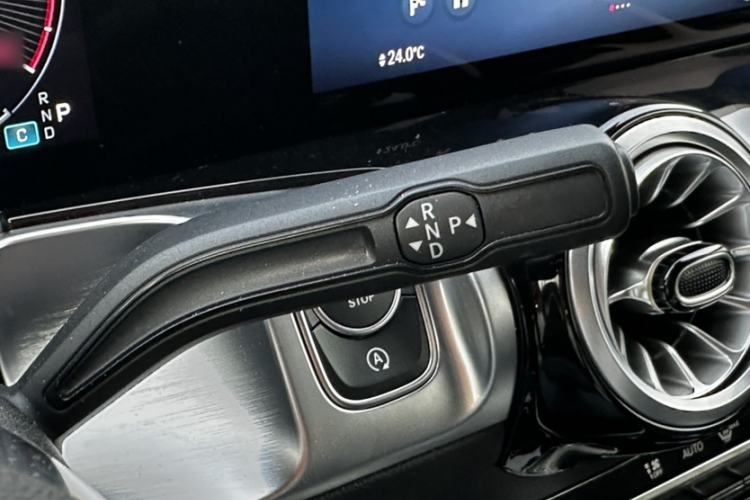 Used Mercedes-Benz GLB 2024 Refresh GLB 220 Dynamic Edition Interior 9