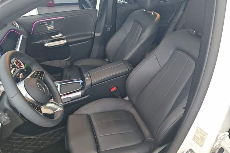 Used Mercedes-Benz GLB 2024 Refresh GLB 220 Fashion Edition Left Front Seat