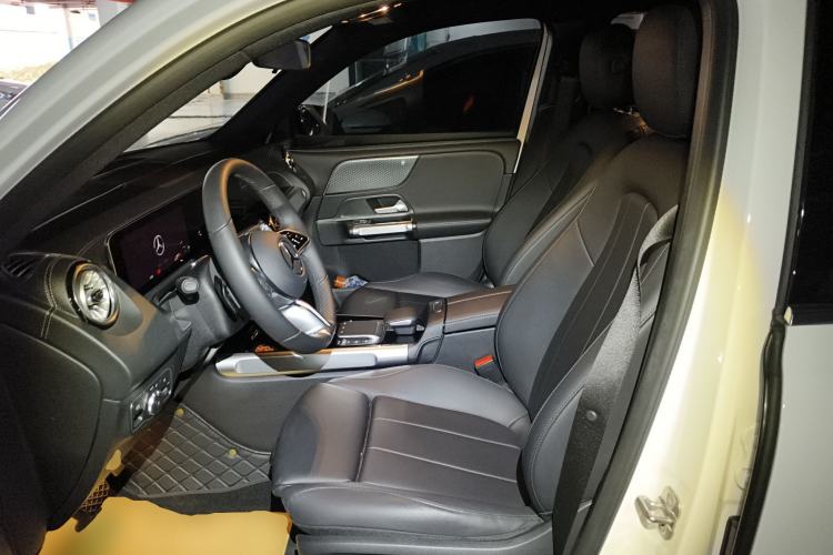 Used Mercedes-Benz GLB 2024 Refresh GLB 220 Dynamic Edition Left Front Seat