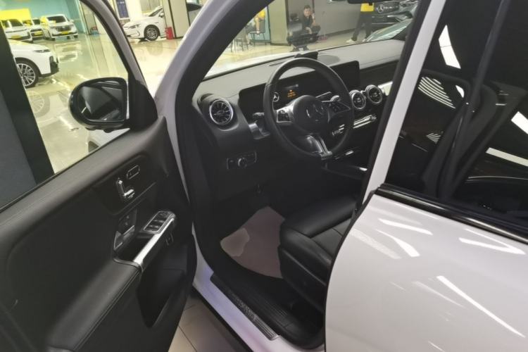 Used Mercedes-Benz GLB 2024 GLB 220 4MATIC Left Front Seat