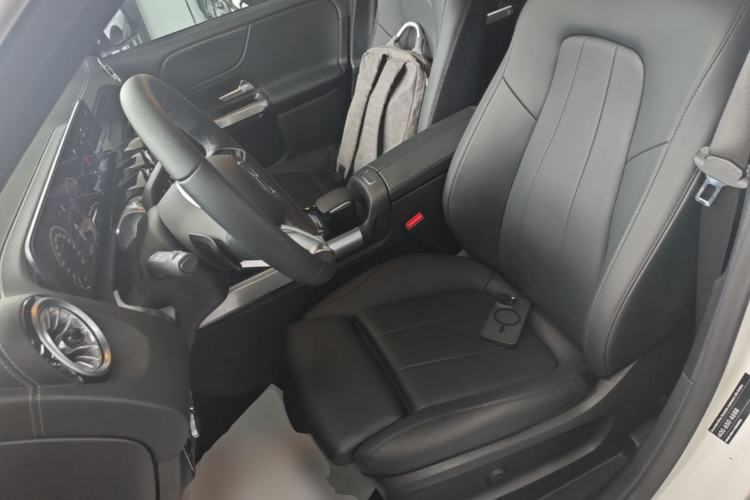 Used Mercedes-Benz GLB 2024 Refresh GLB 220 Dynamic Edition Left Front Seat