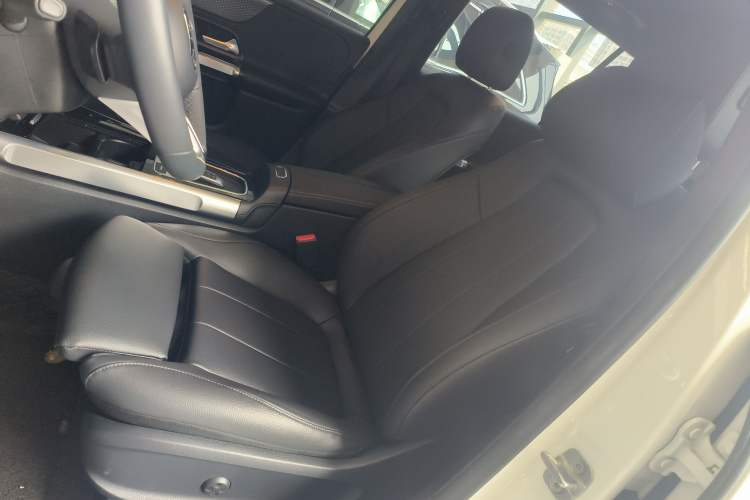 Used Mercedes-Benz GLB 2024 Refresh GLB 220 Dynamic Edition Left Front Seat