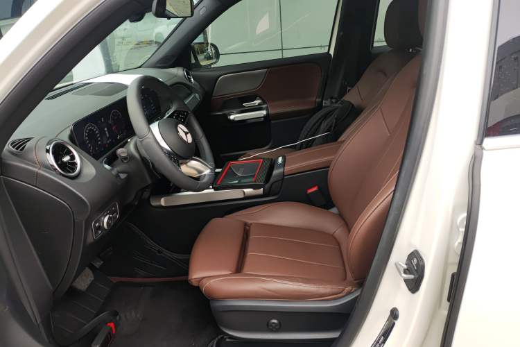 Used Mercedes-Benz GLB 2024-Year Restyled GLB 200 Dynamic Edition Left Front Seat