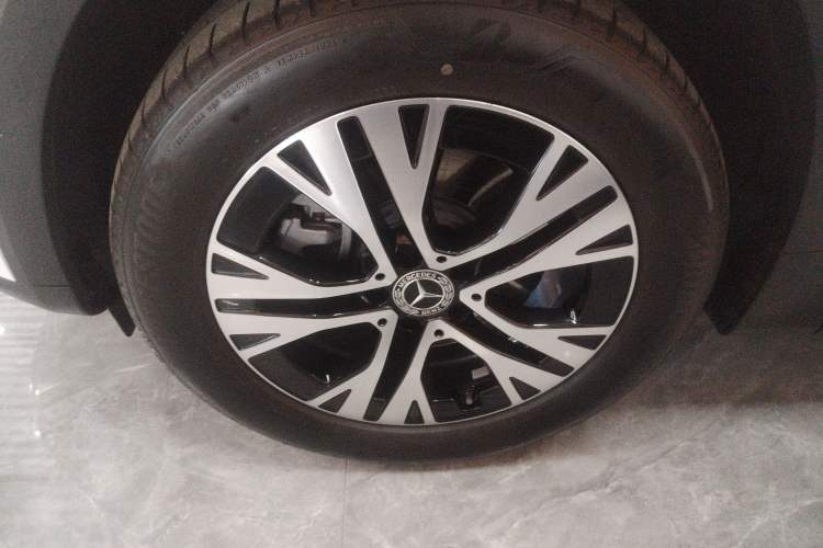 Used Mercedes-Benz GLB 2024 GLB 220 Dynamic Edition Left Front Wheel Hub