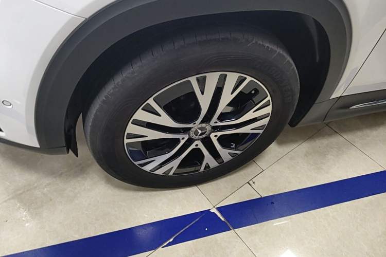 Used Mercedes-Benz GLB 2024 GLB 220 Dynamic Edition Left Front Wheel Hub