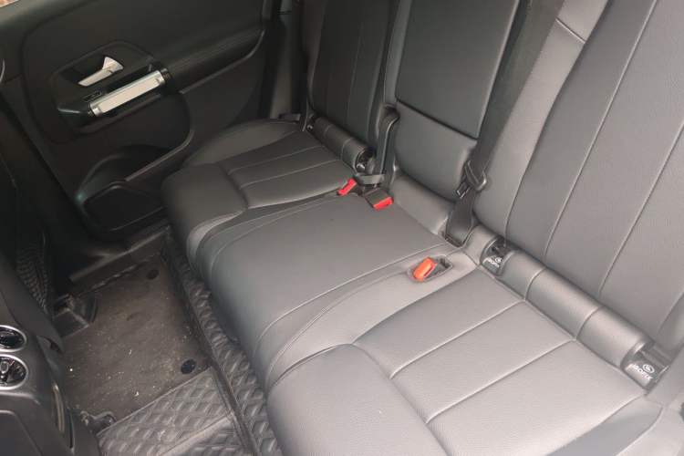 Used Mercedes-Benz GLB 2024-Year Restyled GLB 200 Dynamic Edition Left Rear Seat