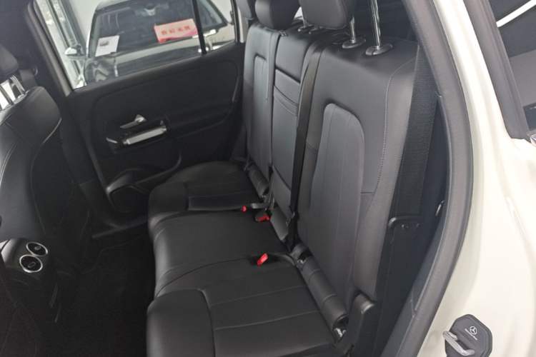 Used Mercedes-Benz GLB 2024 Refresh GLB 220 Dynamic Edition Left Rear Seat