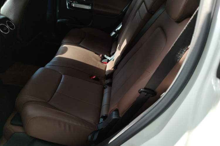 Used Mercedes-Benz GLB 2024 GLB 200 Dynamic Edition Left Rear Seat