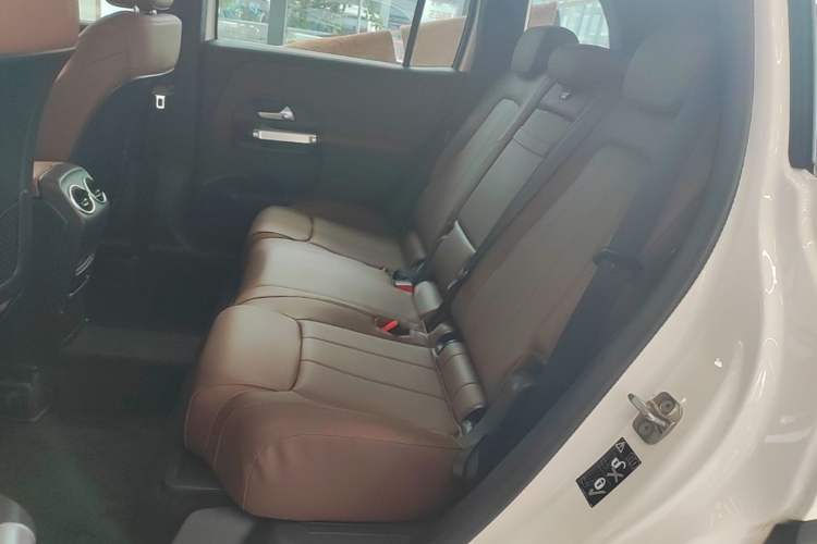 Used Mercedes-Benz GLB 2024 GLB 200 Dynamic Edition Left Rear Seat
