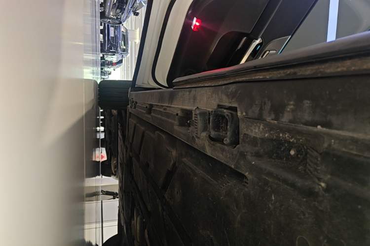 Used Mercedes-Benz GLB 2024 GLB 200 Fashion Model Left Side Sill