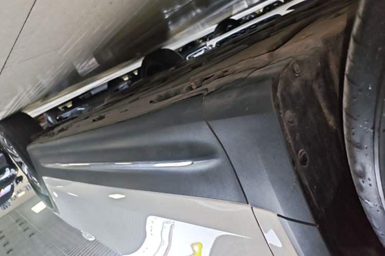 Used Mercedes-Benz GLB 2024 GLB 220 Fashion Model Left Side Sill