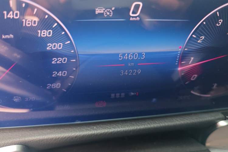 Used Mercedes-Benz GLB 2024-Year Restyled GLB 200 Dynamic Edition Odometer Close Up