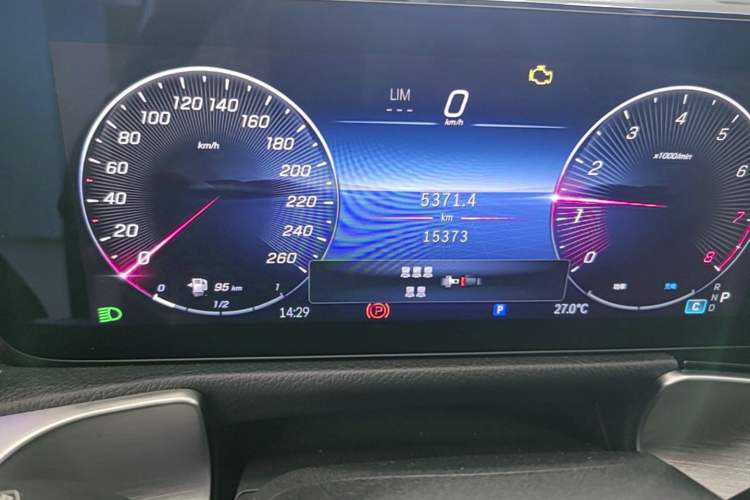 Used Mercedes-Benz GLB 2024 GLB 220 Fashion Model Odometer Close Up