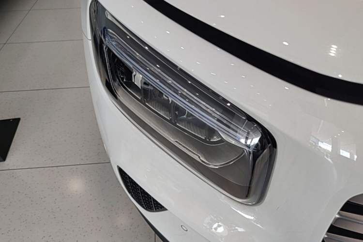 Used Mercedes-Benz GLB 2024 GLB 220 Fashion Model Right Front Headlight