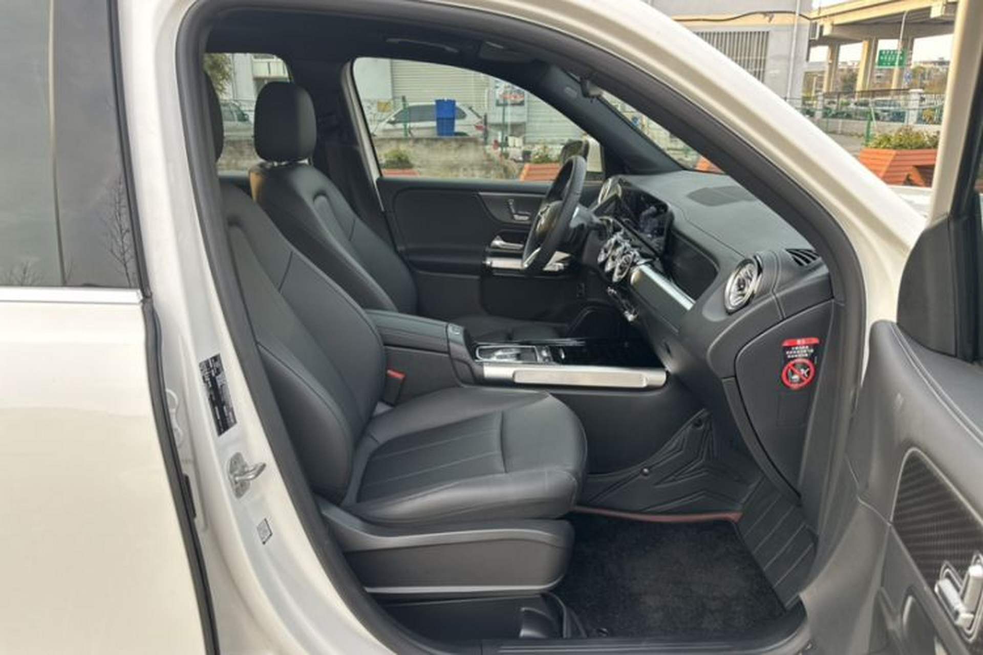 Used Mercedes-Benz GLB 2024 Refresh GLB 220 Dynamic Edition Right Front Seat