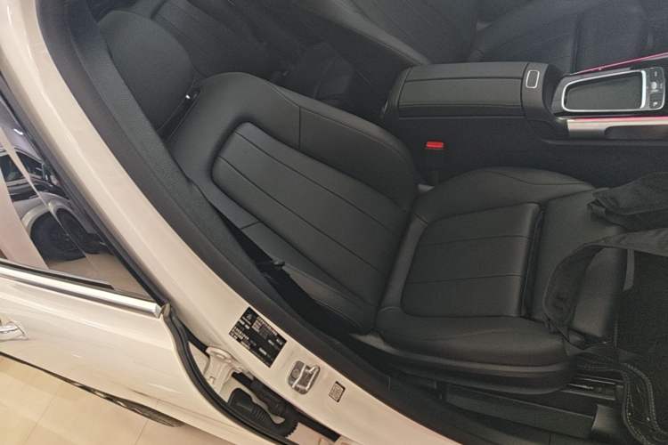 Used Mercedes-Benz GLB 2024 Refresh GLB 220 Fashion Edition Right Front Seat