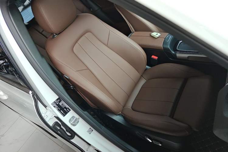 Used Mercedes-Benz GLB 2024 GLB 200 Dynamic Edition Right Front Seat