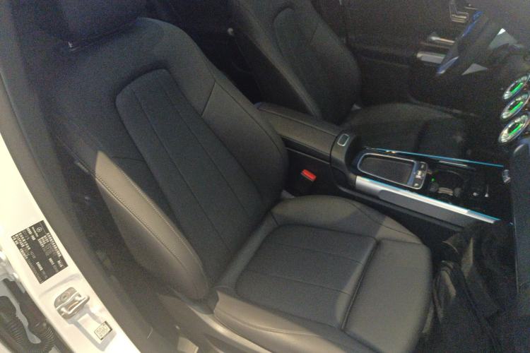 Used Mercedes-Benz GLB 2024 Refresh GLB 220 Fashion Edition Right Front Seat