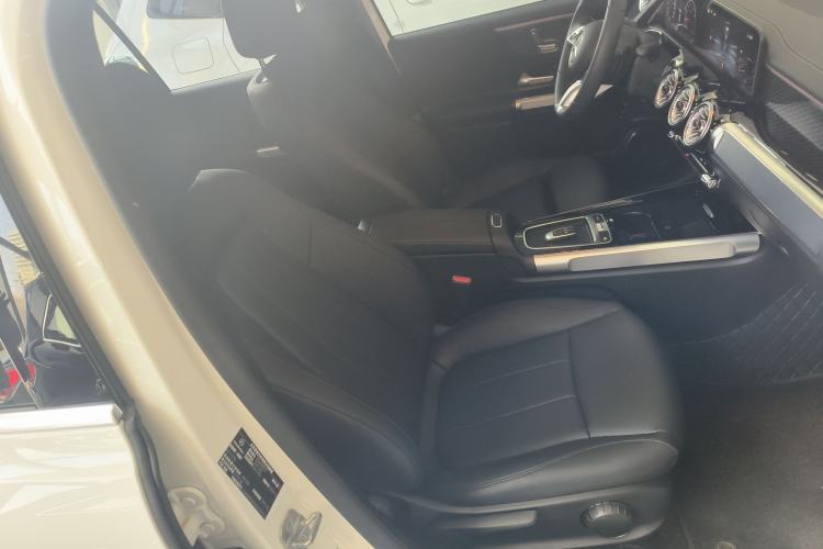 Used Mercedes-Benz GLB 2024 Refresh GLB 220 Dynamic Edition Right Front Seat